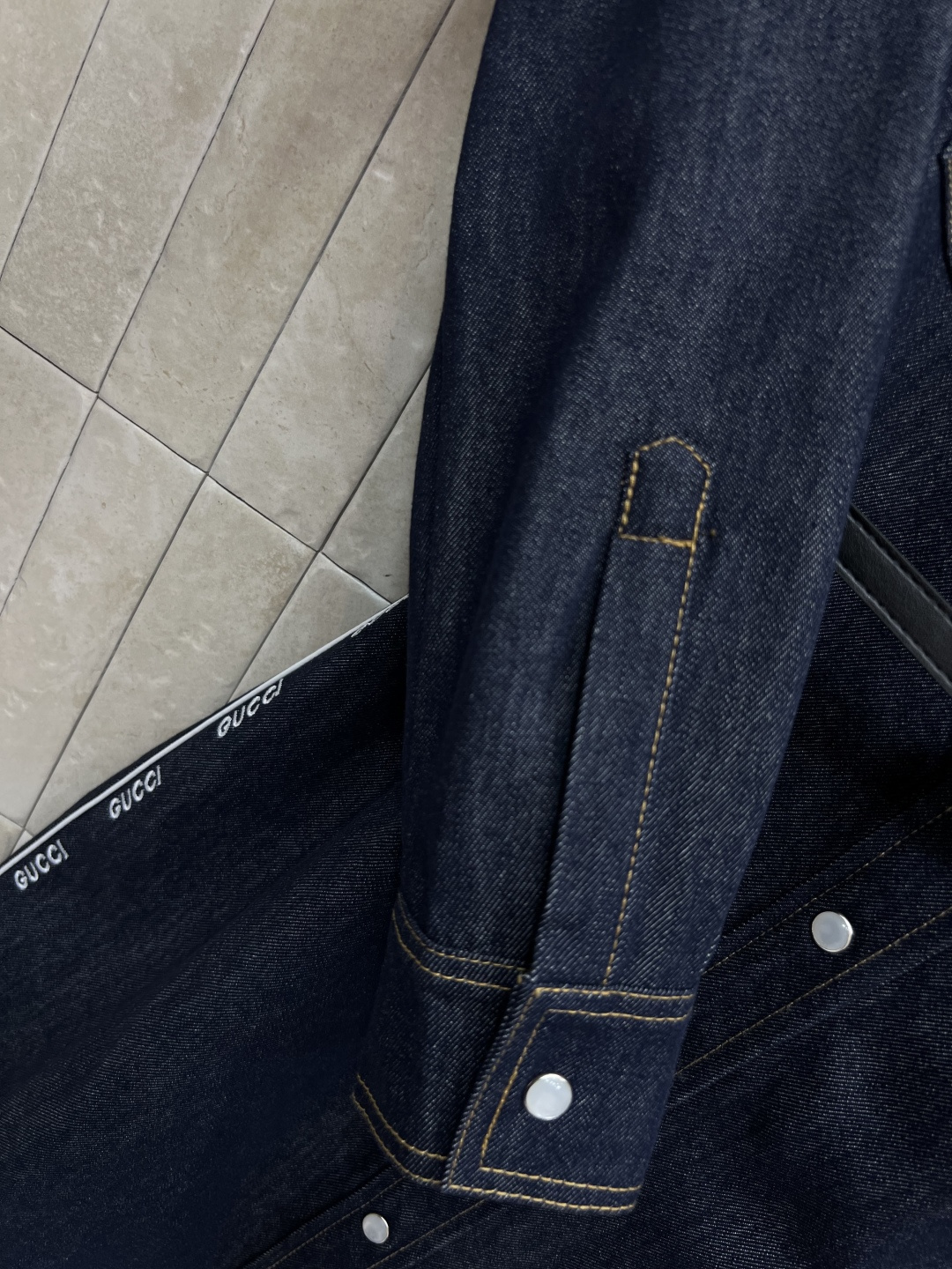 G家 25早秋新款 独家开定 高级面料重工洗水工艺 自然剪裁收腰设计修饰身材比例 随性大女主的感觉 两侧