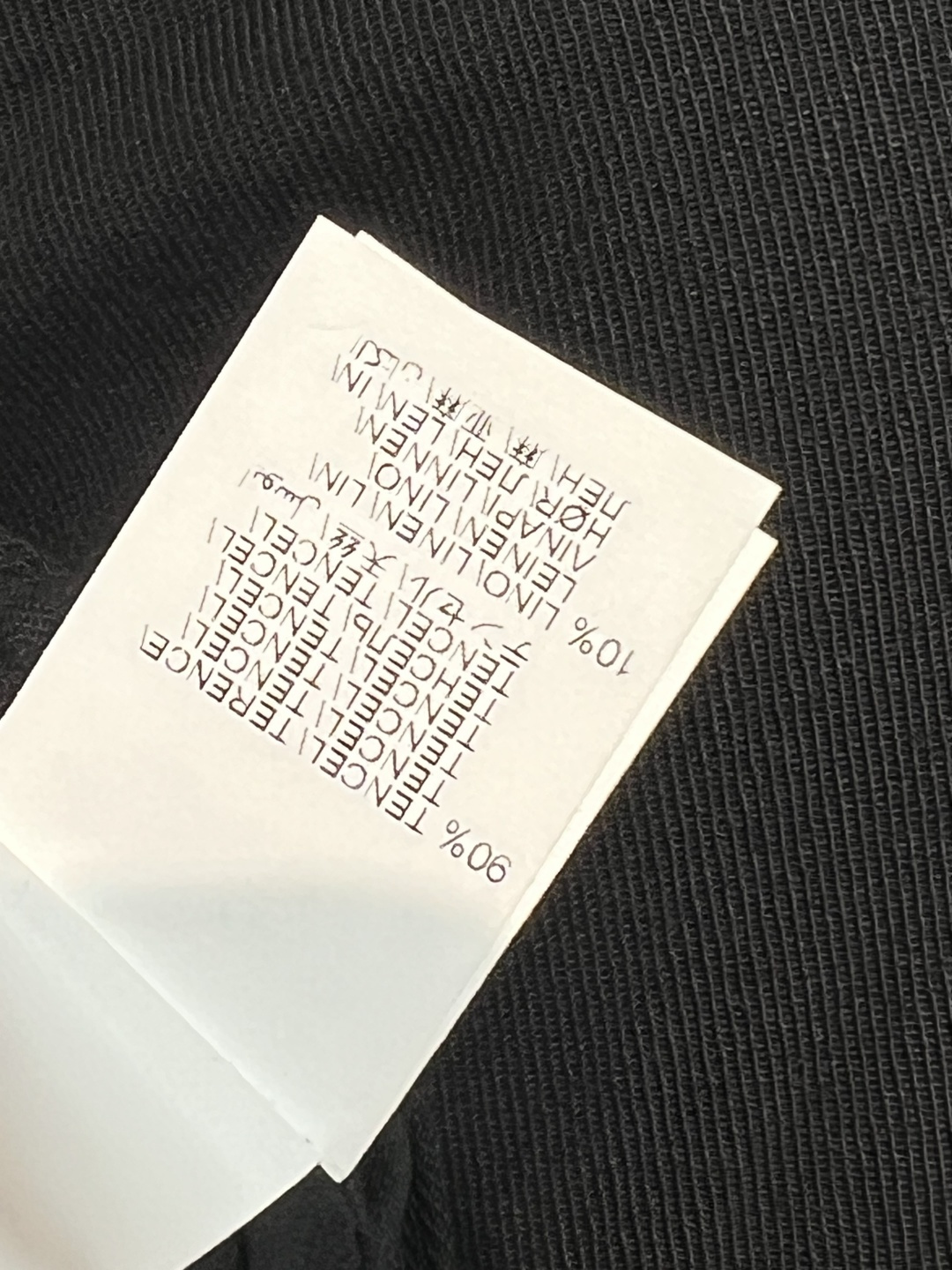 BC 25早秋 极简主义腰带半裙 高腰的设计 松紧腰身的舒适感 配有本布腰带搭配 双侧口袋有钉扣点缀 简