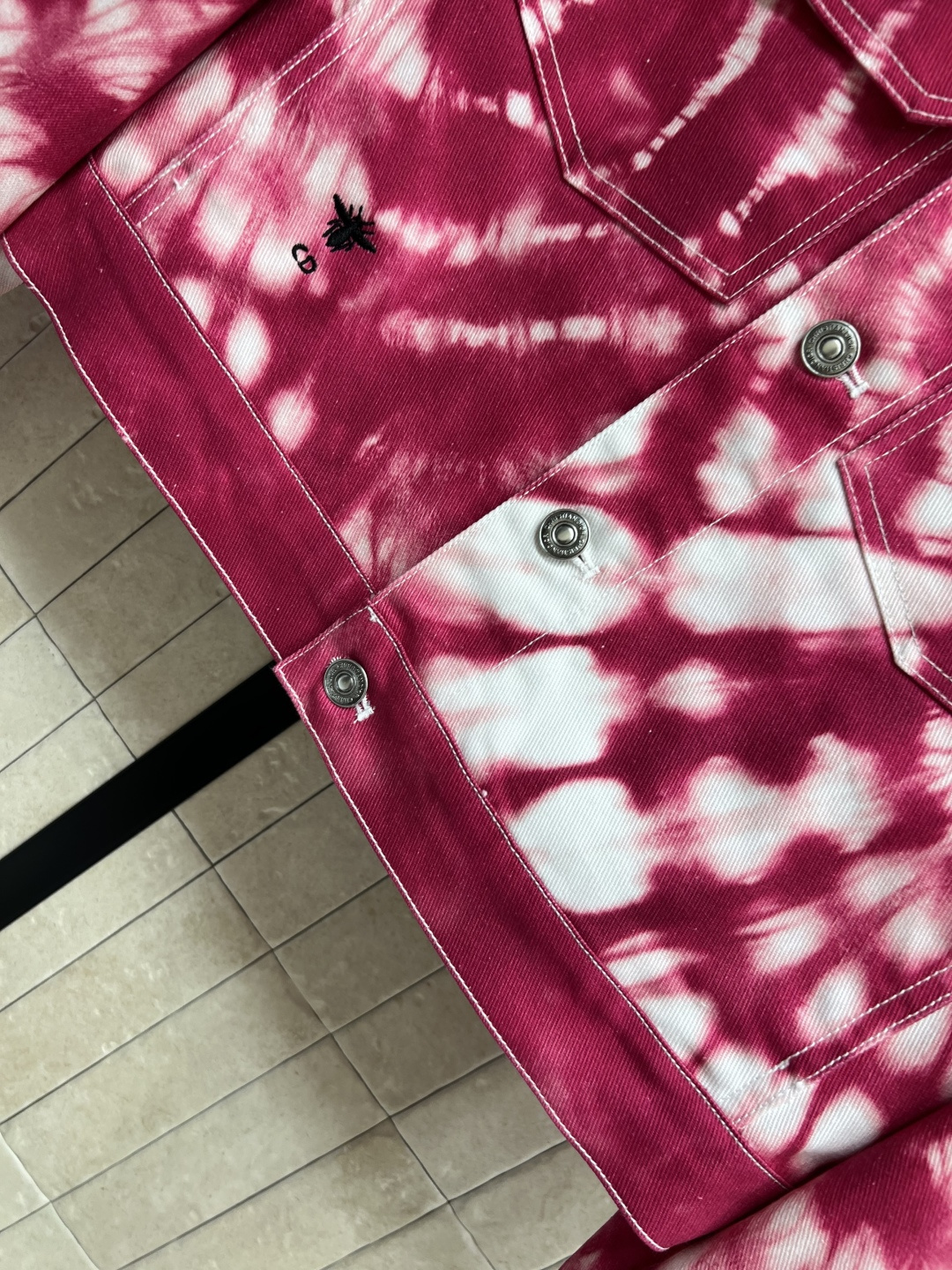 D家 25早秋新款 扎染牛仔系列 翻领夹克外套+高腰短裤 一套上身超拉大长腿 扎染渐变洗水工艺 非常适合