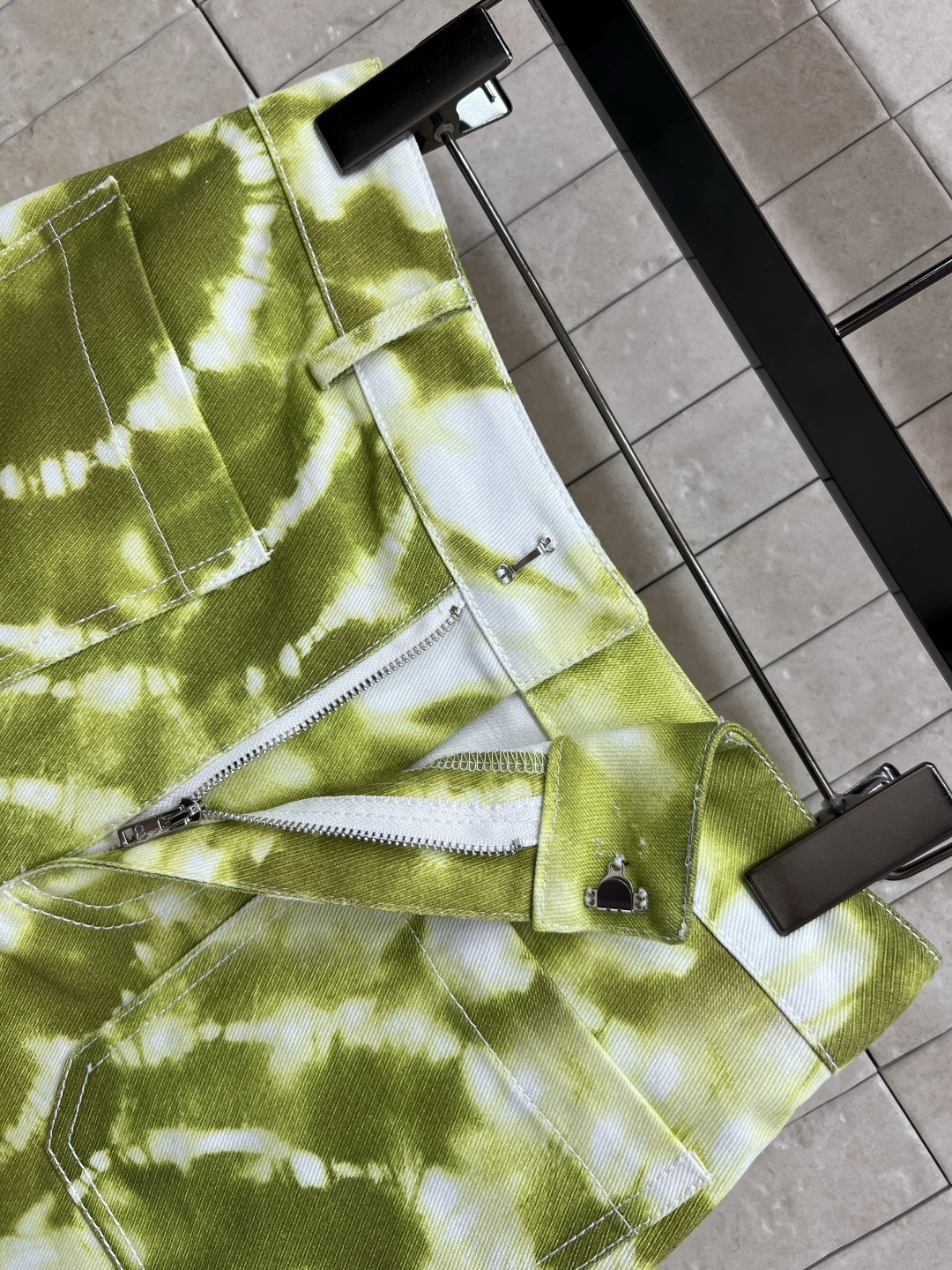 D家 25早秋新款 扎染牛仔系列 翻领夹克外套+高腰短裤 一套上身超拉大长腿 扎染渐变洗水工艺 非常适合