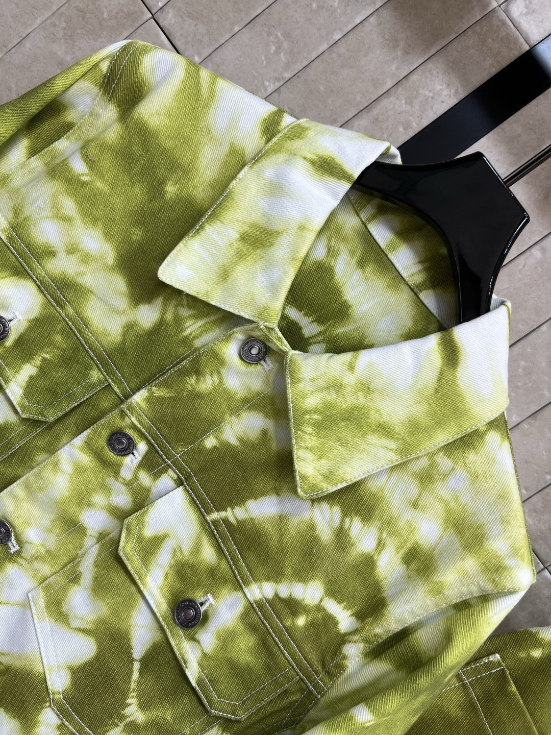 D家 25早秋新款 扎染牛仔系列 翻领夹克外套+高腰短裤 一套上身超拉大长腿 扎染渐变洗水工艺 非常适合