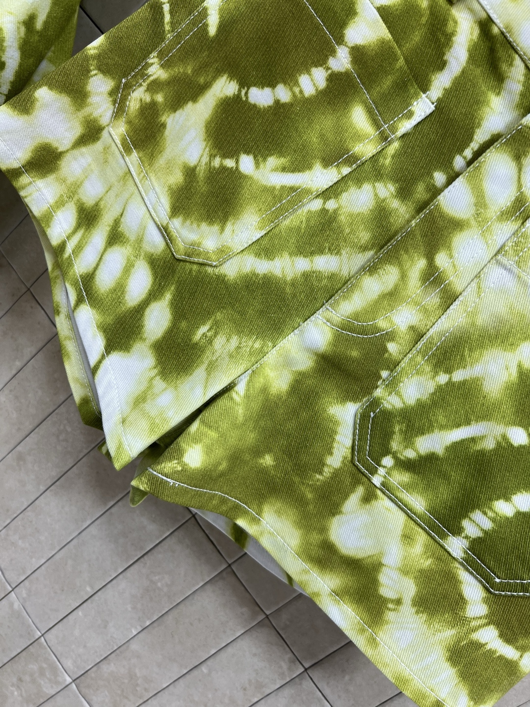 D家 25早秋新款 扎染牛仔系列 翻领夹克外套+高腰短裤 一套上身超拉大长腿 扎染渐变洗水工艺 非常适合