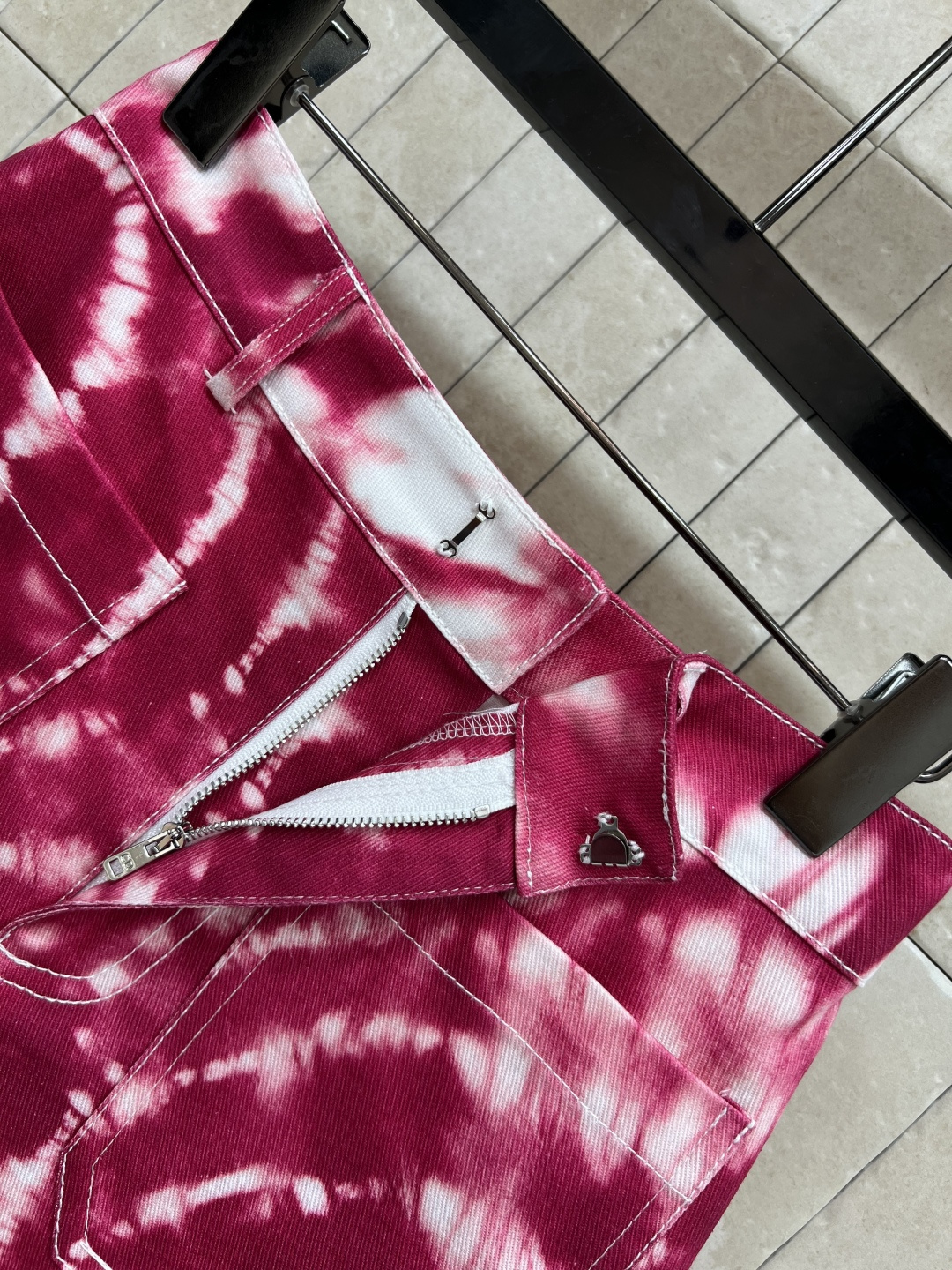 D家 25早秋新款 扎染牛仔系列 翻领夹克外套+高腰短裤 一套上身超拉大长腿 扎染渐变洗水工艺 非常适合