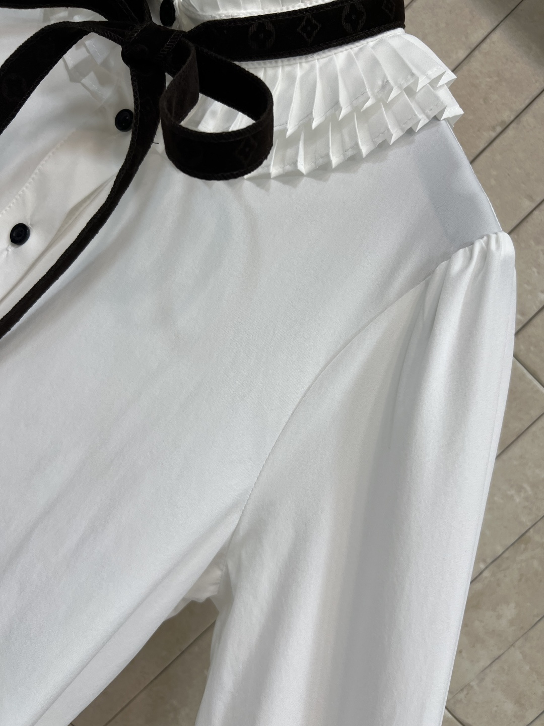 L家 25早秋新款 花边领老花拼接宫廷风衬衣 上身就是气质公主 满足任何一个女孩子的精致公主梦  随便搭