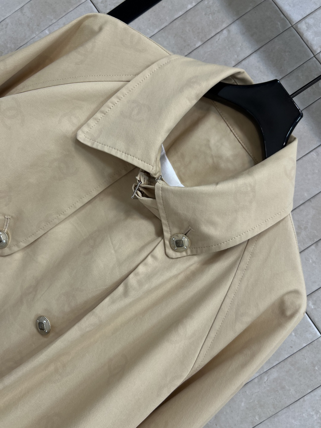 小香家 25早秋新款 短款风衣外套 花苞设计宽松短款版型 上身精致又干练得体 很少见到的短风衣 小个子也