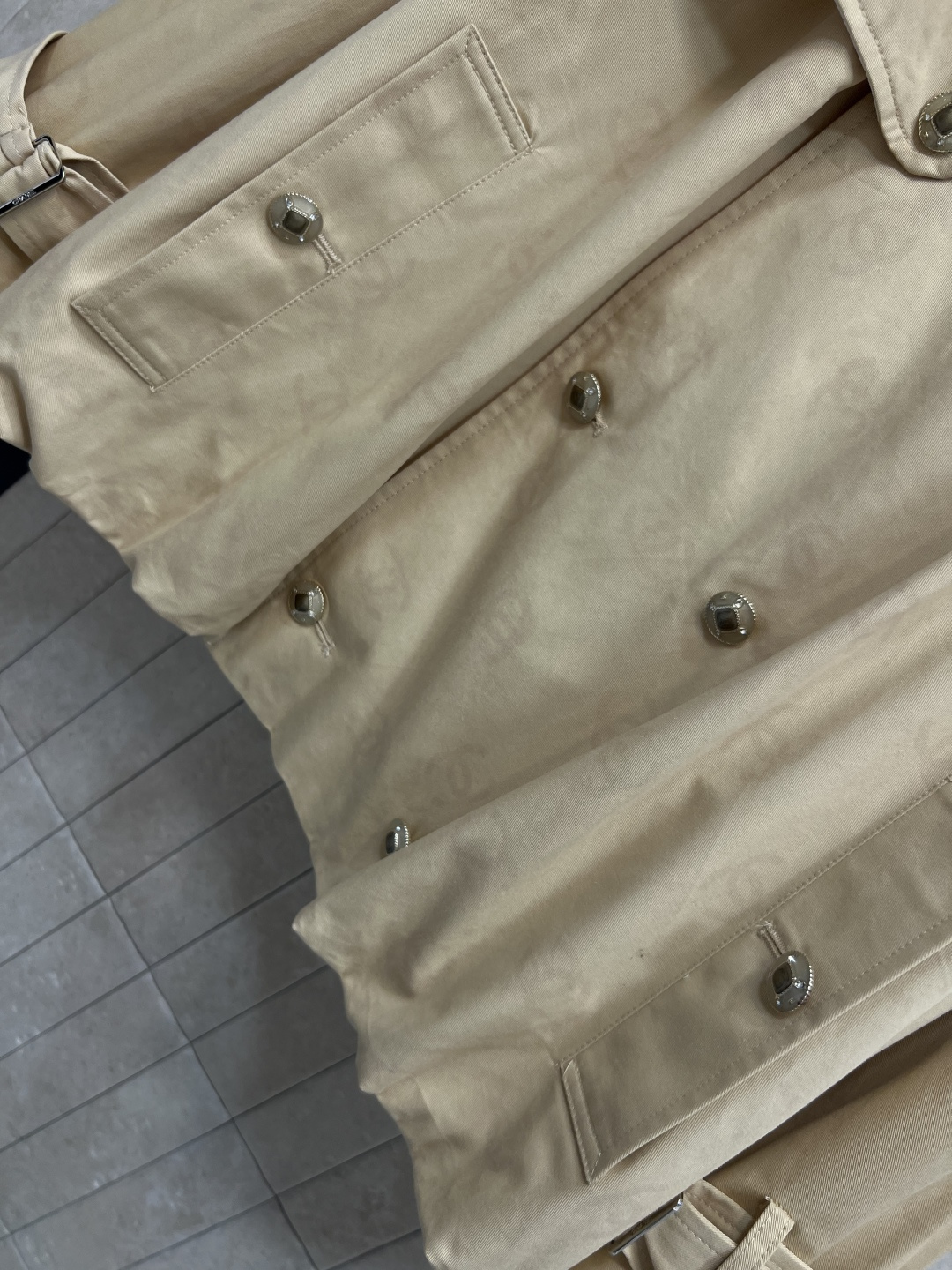 小香家 25早秋新款 短款风衣外套 花苞设计宽松短款版型 上身精致又干练得体 很少见到的短风衣 小个子也