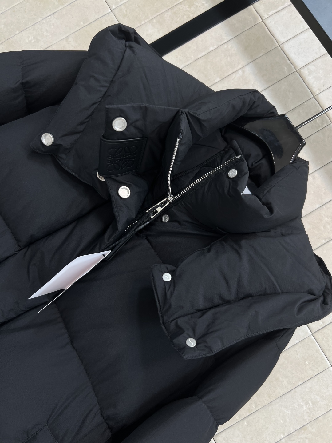 LW家 25早秋新款 连帽立领短款面包羽绒服 可拆卸连帽立领设计 短款面包服版型 下摆花边苞抽绳收腰设计