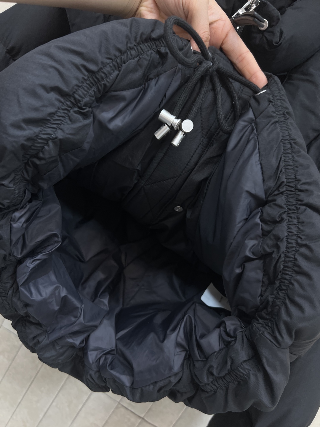 LW家 25早秋新款 连帽立领短款面包羽绒服 可拆卸连帽立领设计 短款面包服版型 下摆花边苞抽绳收腰设计