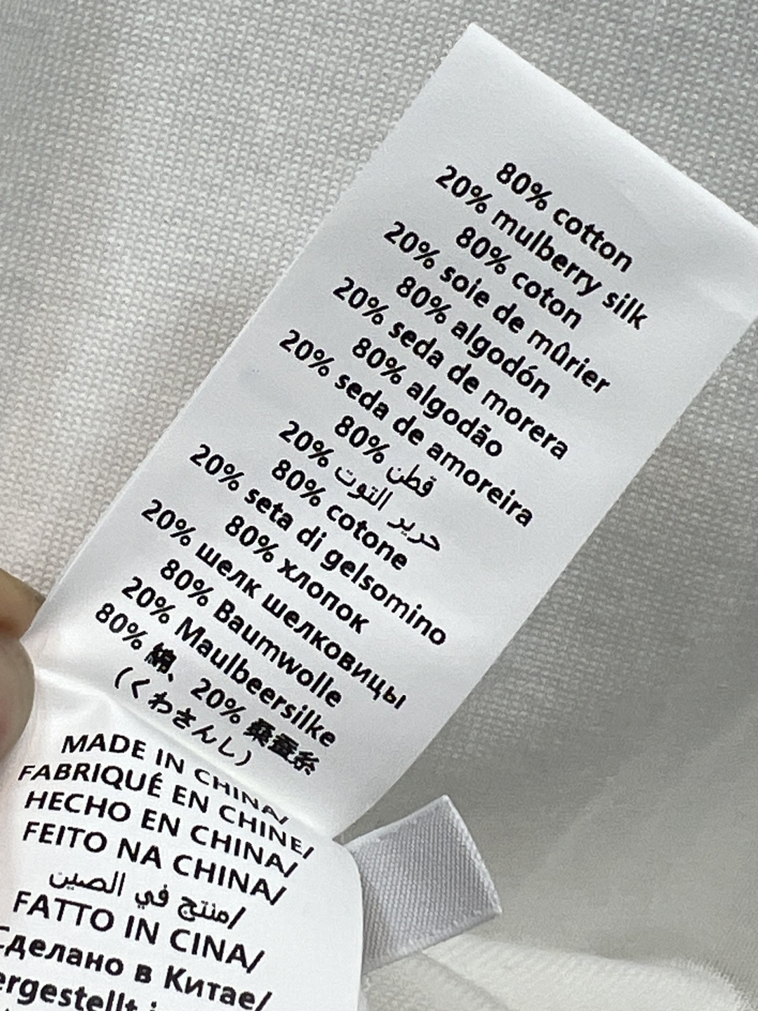 25早秋新款 V领拉链针织开衫外套  秋冬必备慵懒感外套 黑白色系让人看着就很优雅大方 简约版型又不失时