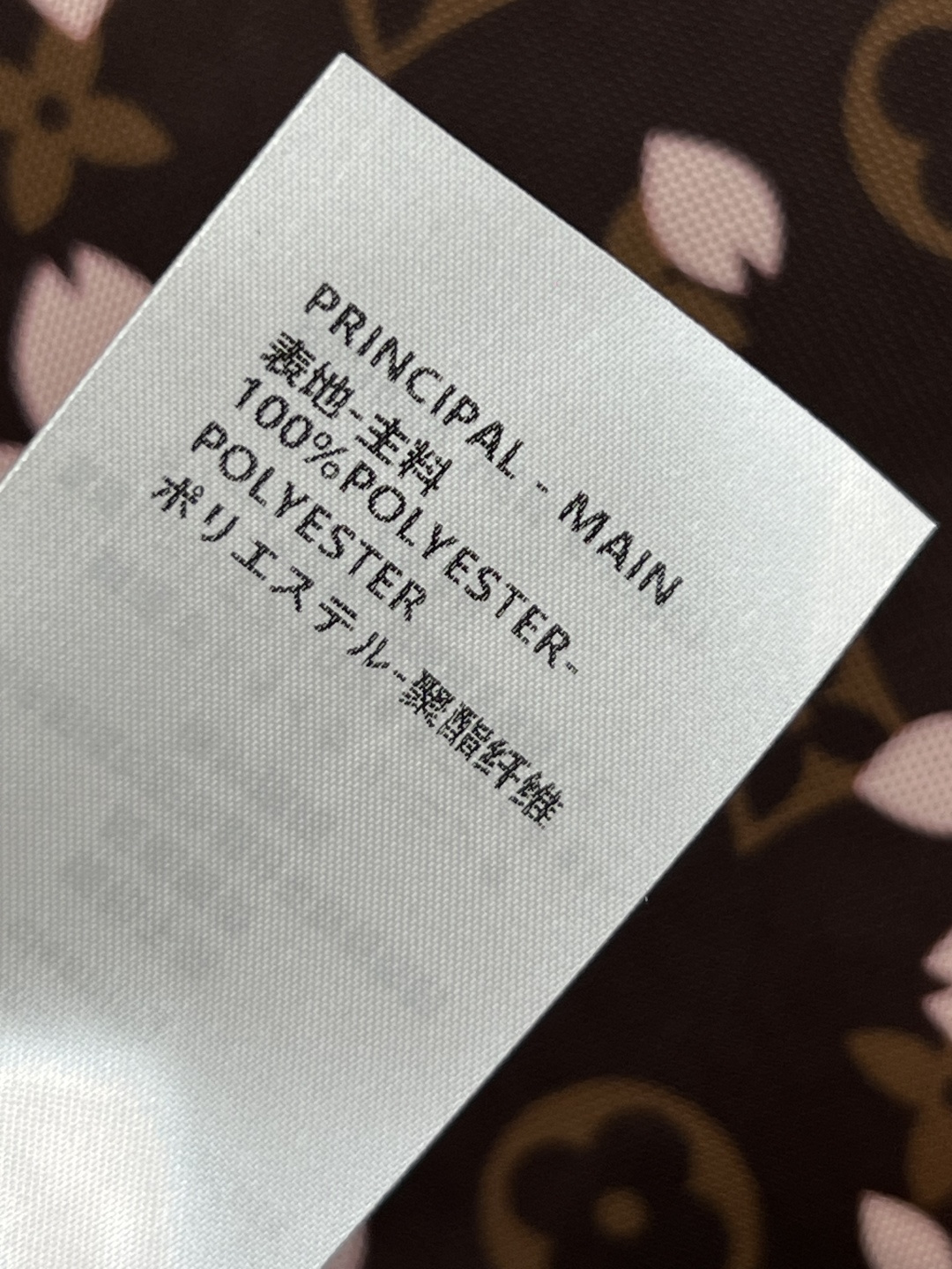 L家 25早秋新款 樱花老花图案长袖打底衫 轻薄面料触感丝滑细腻 高领领口 通身钱币老花图案搭配樱花图案