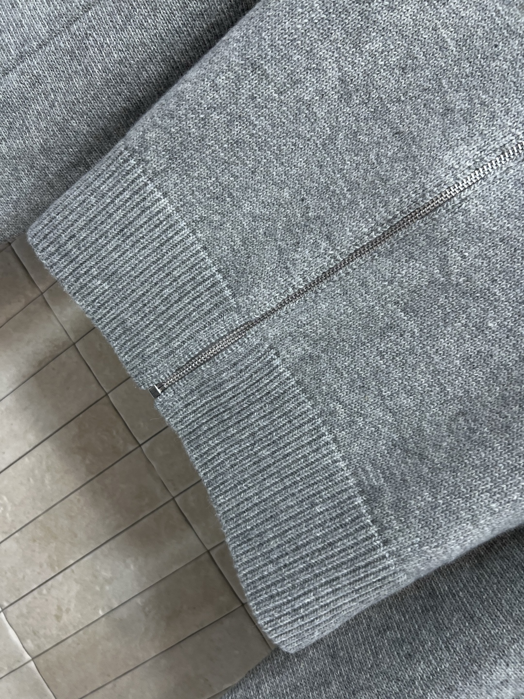 25早秋新款 中性灰立领针织外套 重磅羊毛纱线质感细腻柔软  酷帅时髦高级单品 上身满满的减龄少女感 百