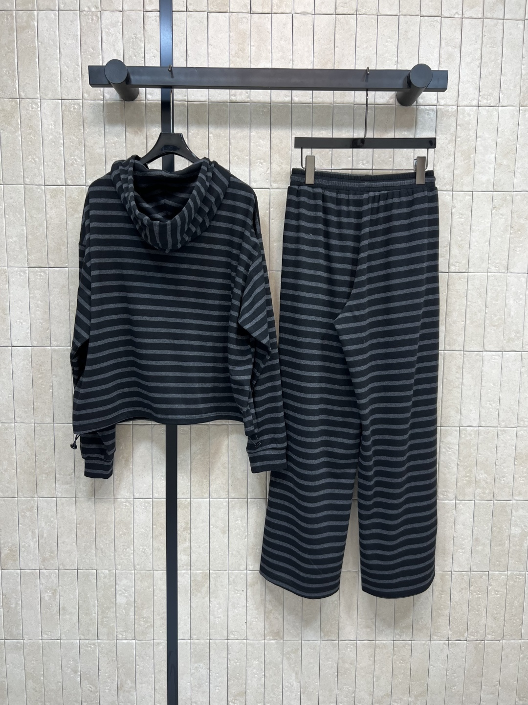 MIu家 25早秋新款 条纹休闲套装 连帽拉链卫衣外套+高腰休闲裤 绝绝子一套搭配 刺绣logo贴布点辍