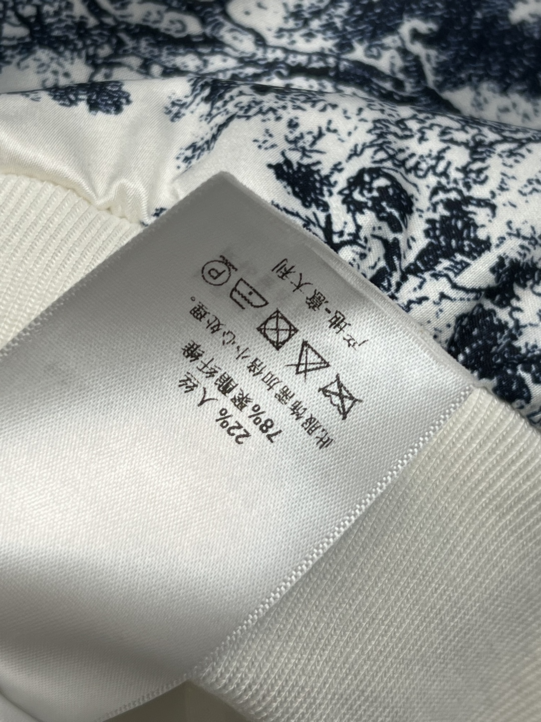 D家 25早秋新款 小圆领拉链夹克外套 经典动物丛林图案 非常适合早秋穿 超有节日氛围感 上身也是自带减