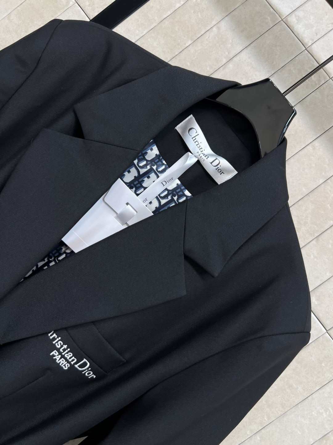 D家 25早秋新款 腰带中长款西装外套  阔版设计感十足的西装外套  时髦又带有气质休闲不失格调 配送蝴