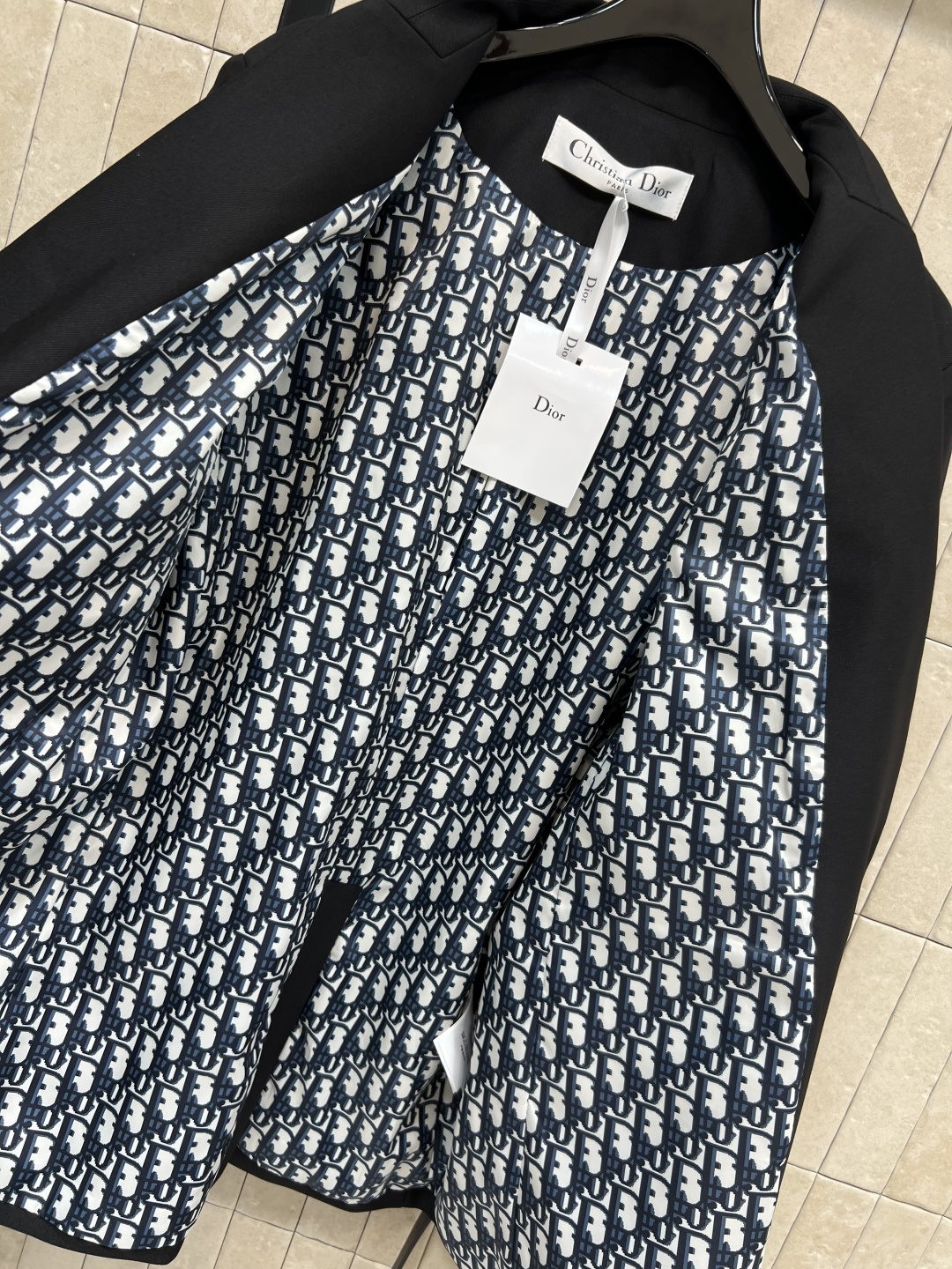 D家 25早秋新款 腰带中长款西装外套  阔版设计感十足的西装外套  时髦又带有气质休闲不失格调 配送蝴