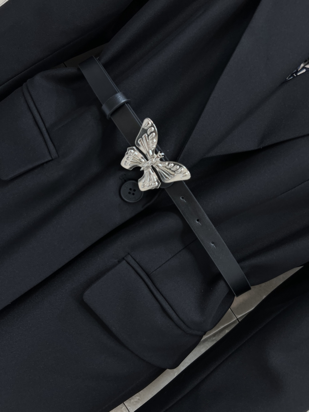 D家 25早秋新款 腰带中长款西装外套  阔版设计感十足的西装外套  时髦又带有气质休闲不失格调 配送蝴