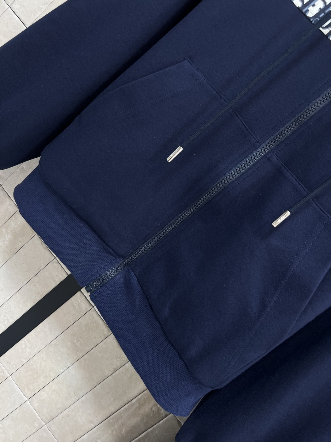 D家 25早秋新款 经典D字母老花图案拼接设计 休闲连帽卫衣+抽绳休闲裤 一套上身帅气又时髦有型 经典版