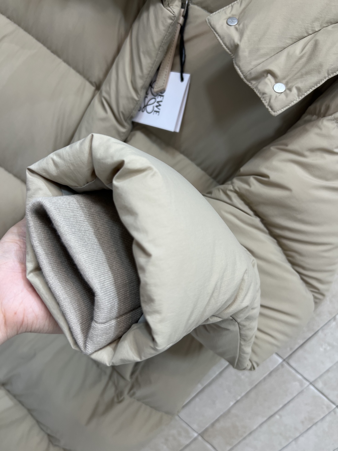 LW家 25早秋新款 连帽立领中才款面包羽绒服 可拆卸连帽立领设计 中长款面包服版型 下摆花边苞抽绳收腰
