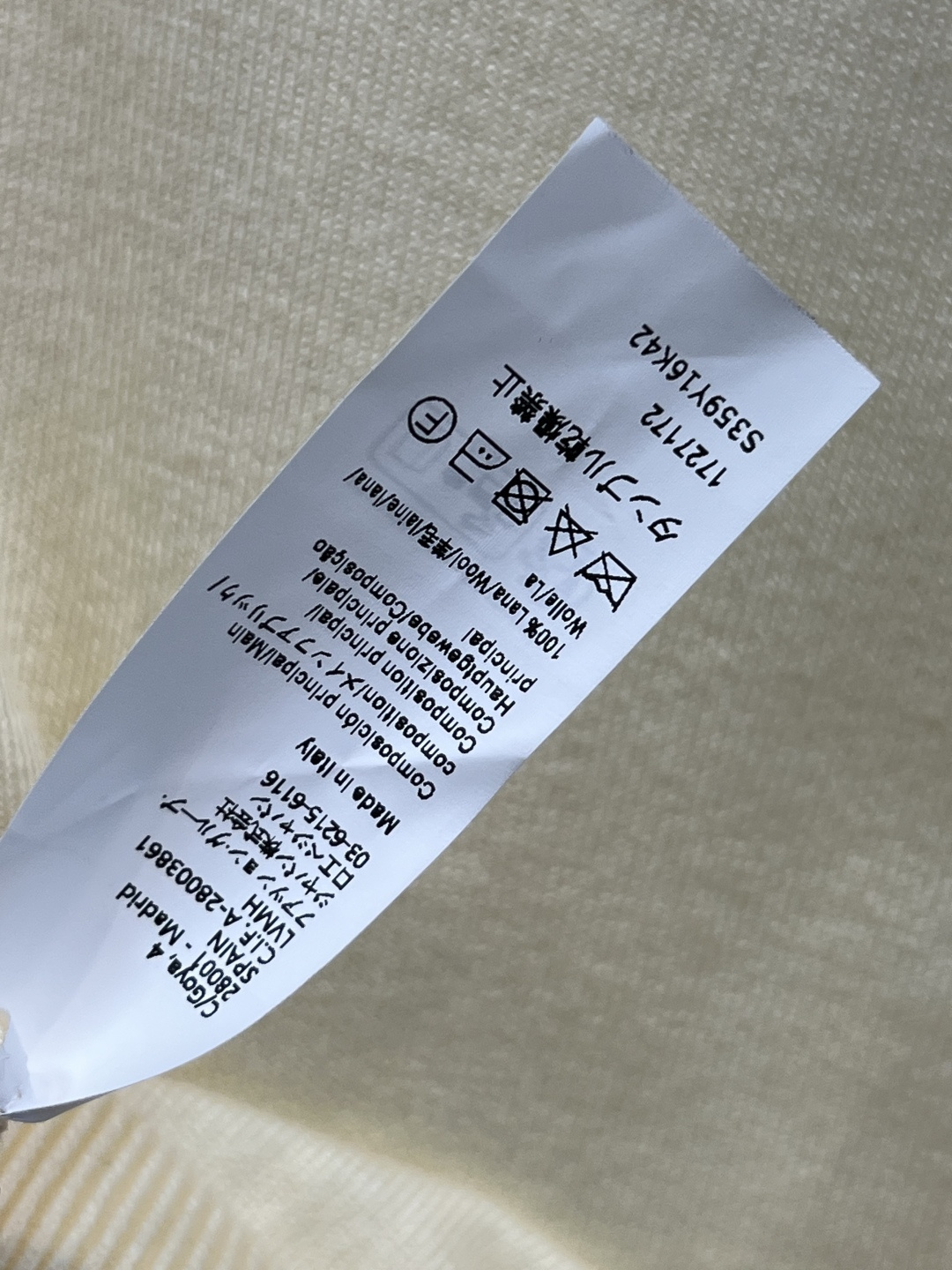 LW家 25早秋新款 徽章刺绣针织系列 圆领上衣+V领开衫 经典宽松版型 撞色包边设计 上身显瘦又百搭 