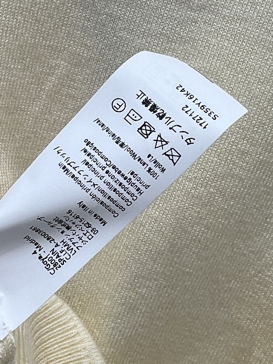 LW家 25早秋新款 徽章刺绣针织系列 圆领上衣+V领开衫 经典宽松版型 撞色包边设计 上身显瘦又百搭 