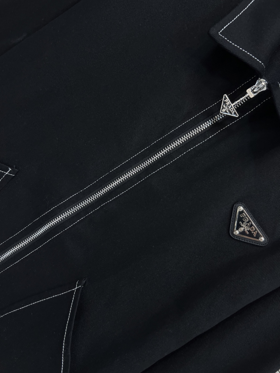 PD家 25早秋新款 翻领牛仔夹克外套 立体剪裁 硬挺的版型轻松穿出高级调性 气质宽松版型 上身完美分割