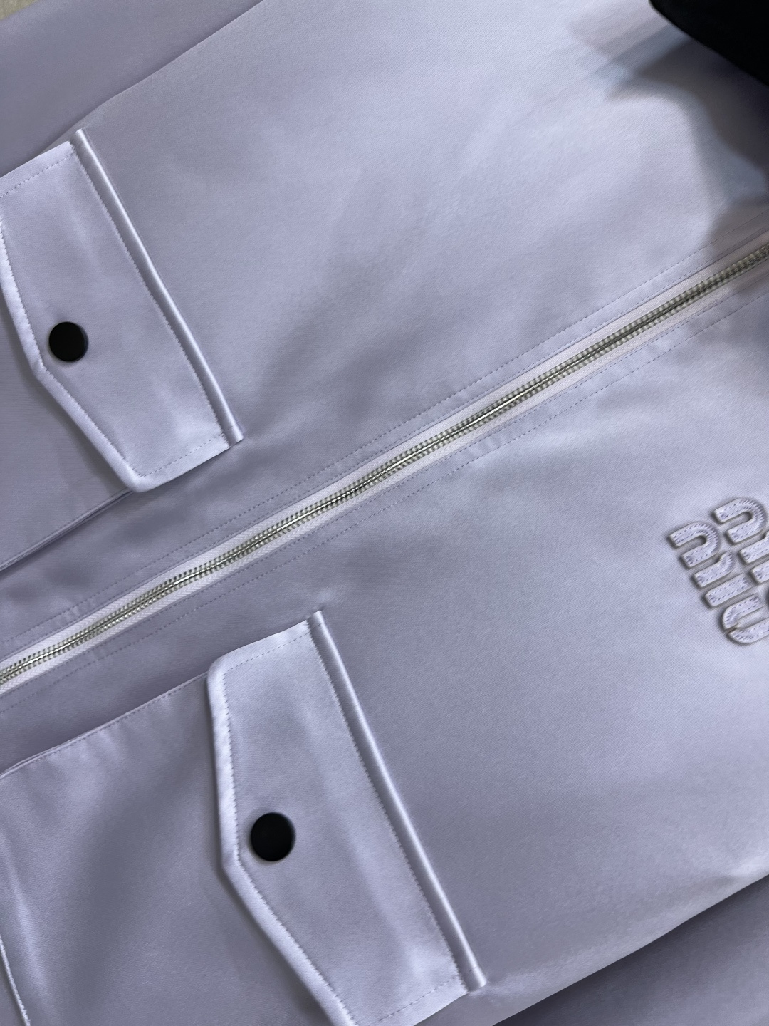 MIu家 25早秋新款 紫色夹克外套 一穿就能出门的款 完全不用费心费力搭配 气质工装风酷帅有型 撞色翻