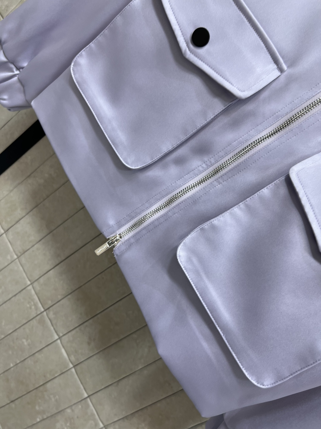 MIu家 25早秋新款 紫色夹克外套 一穿就能出门的款 完全不用费心费力搭配 气质工装风酷帅有型 撞色翻