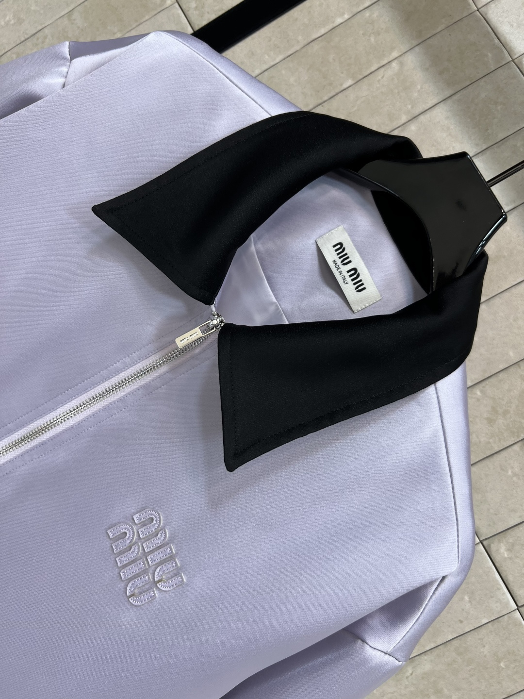 MIu家 25早秋新款 紫色夹克外套 一穿就能出门的款 完全不用费心费力搭配 气质工装风酷帅有型 撞色翻