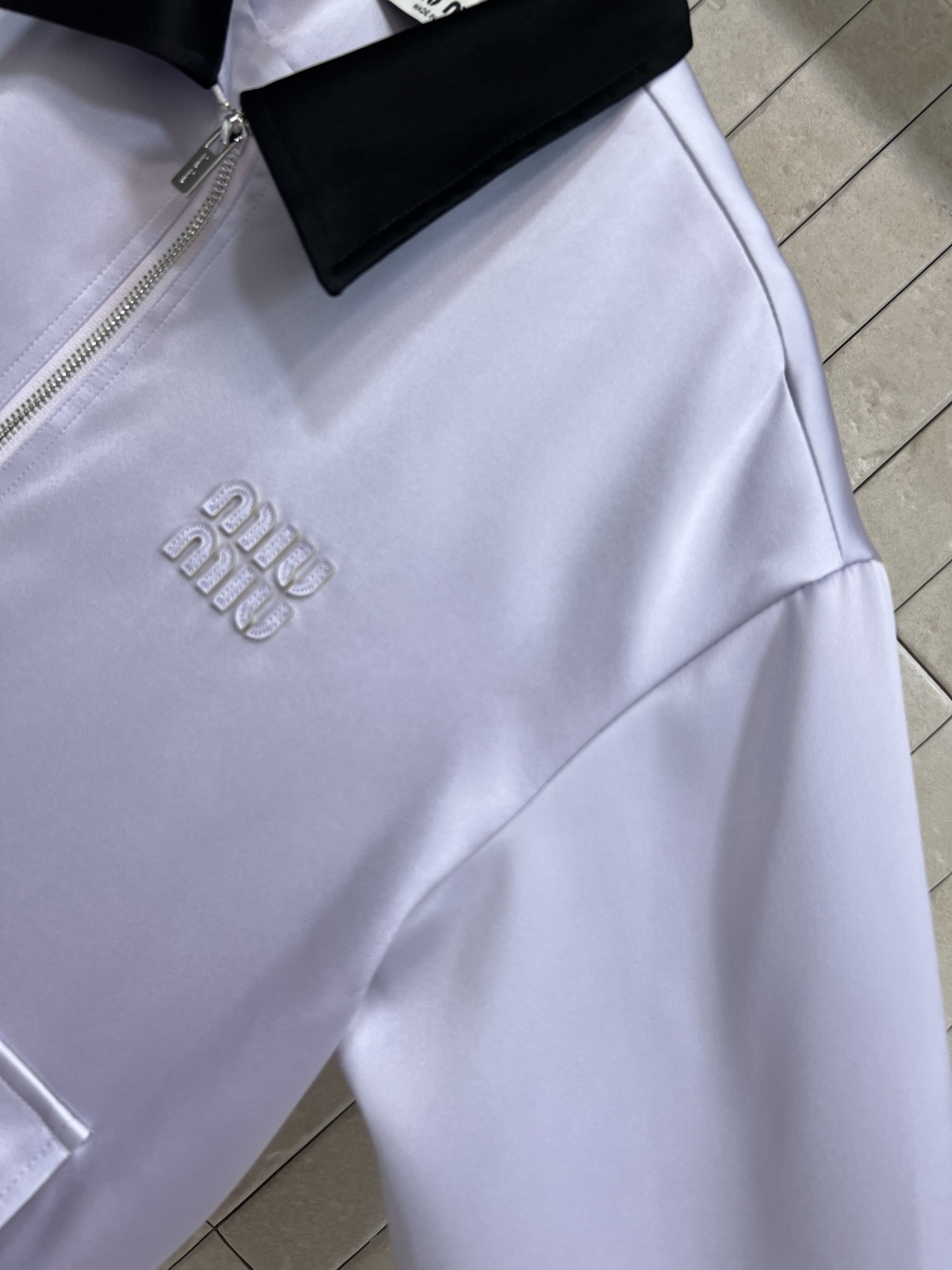 MIu家 25早秋新款 紫色夹克外套 一穿就能出门的款 完全不用费心费力搭配 气质工装风酷帅有型 撞色翻