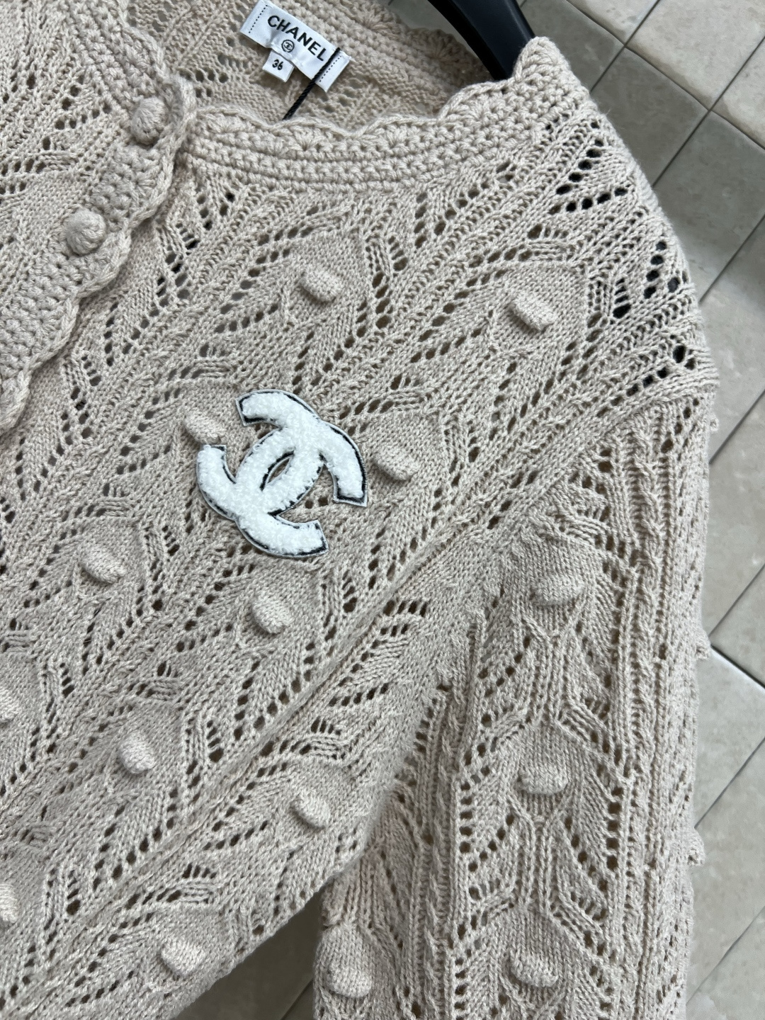 小香家 25早秋新款 提花针织开衫 上身减龄清爽 重工提花针织工艺自带奢华感 宽松的版型 下摆抽绳设计 