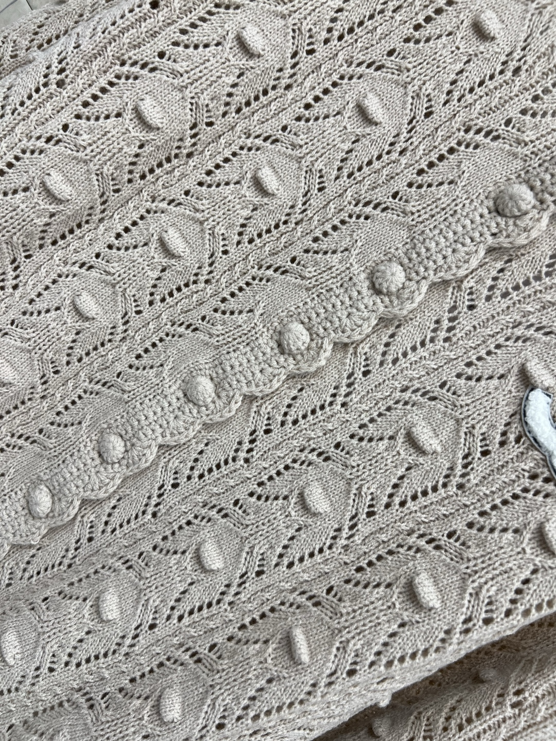 小香家 25早秋新款 提花针织开衫 上身减龄清爽 重工提花针织工艺自带奢华感 宽松的版型 下摆抽绳设计 