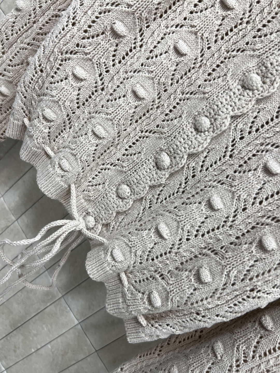 小香家 25早秋新款 提花针织开衫 上身减龄清爽 重工提花针织工艺自带奢华感 宽松的版型 下摆抽绳设计 