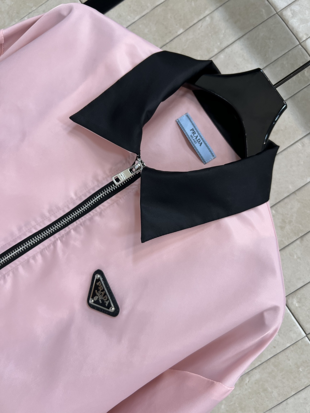 PD 家 25早秋新款 粉色夹克外套 一穿就能出门的款 完全不用费心费力搭配 气质工装风酷帅有型 撞色翻