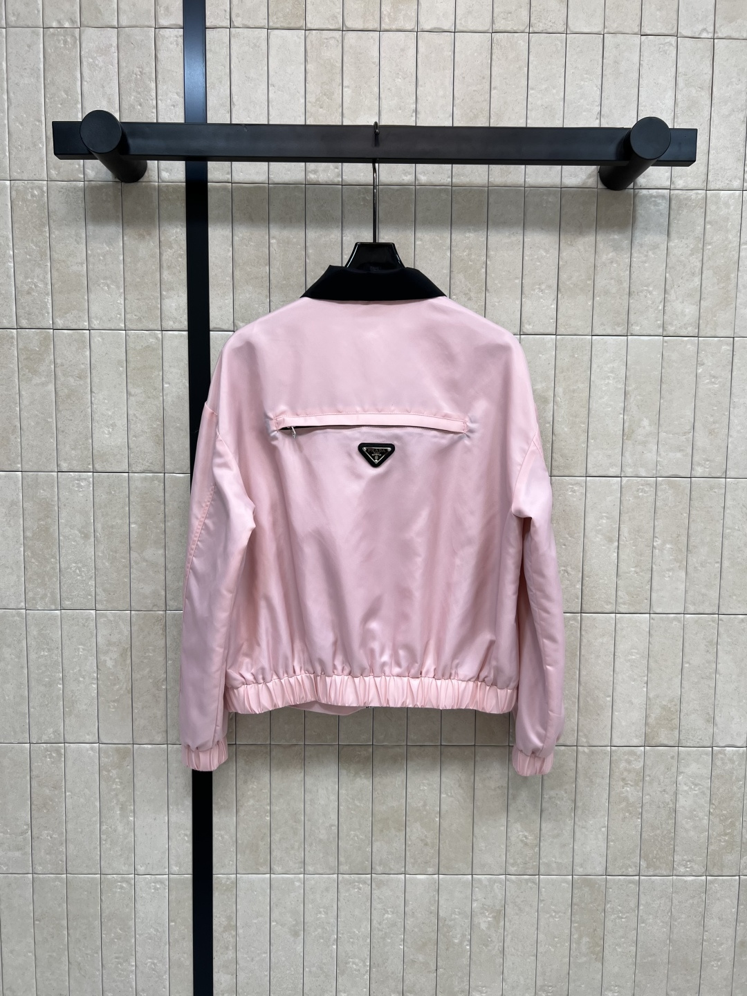 PD 家 25早秋新款 粉色夹克外套 一穿就能出门的款 完全不用费心费力搭配 气质工装风酷帅有型 撞色翻