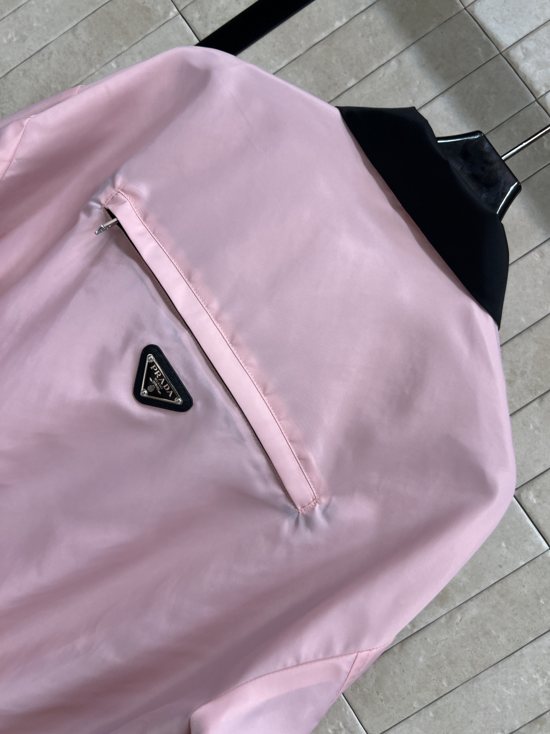 PD 家 25早秋新款 粉色夹克外套 一穿就能出门的款 完全不用费心费力搭配 气质工装风酷帅有型 撞色翻