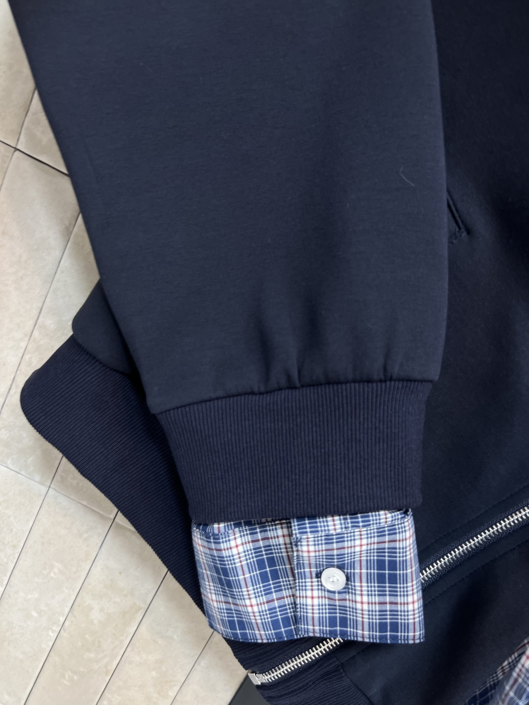 MIu家 25早秋新款 连帽短款卫衣外套+高腰压褶短裙 衣袖拼接格纹假两件设计 上身超级青春减龄 搭配高