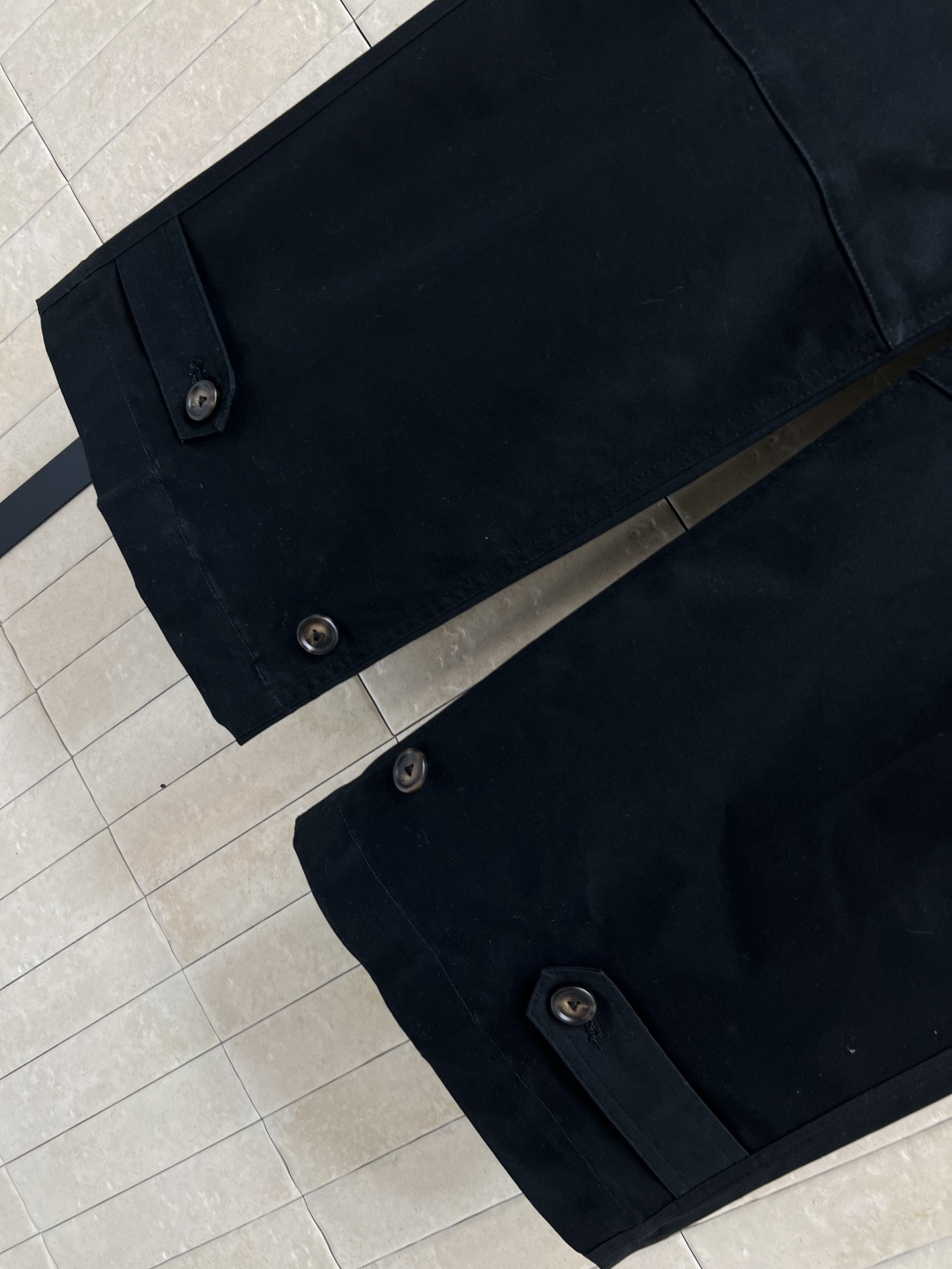 L家 25早秋新款 腰带扣装饰高腰工装裤 美式街头带感 独特老花皮革装饰工装口袋设计 走起路来超级拉风 