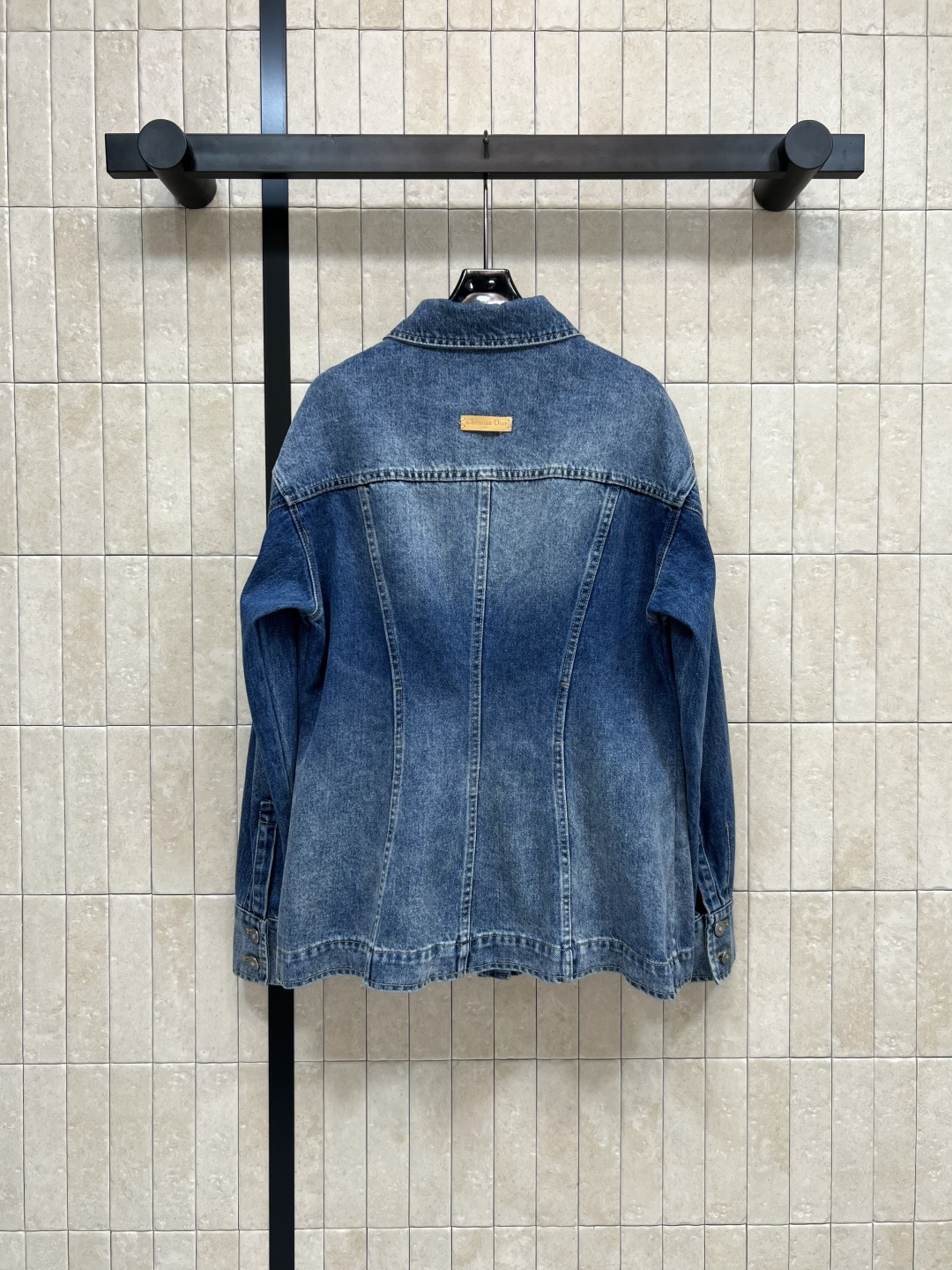 D家 25早秋新款 牛仔修身夹克外套 翻领修身立领剪裁 上身帅气百搭又显瘦 原版开发logo纽扣配件 里