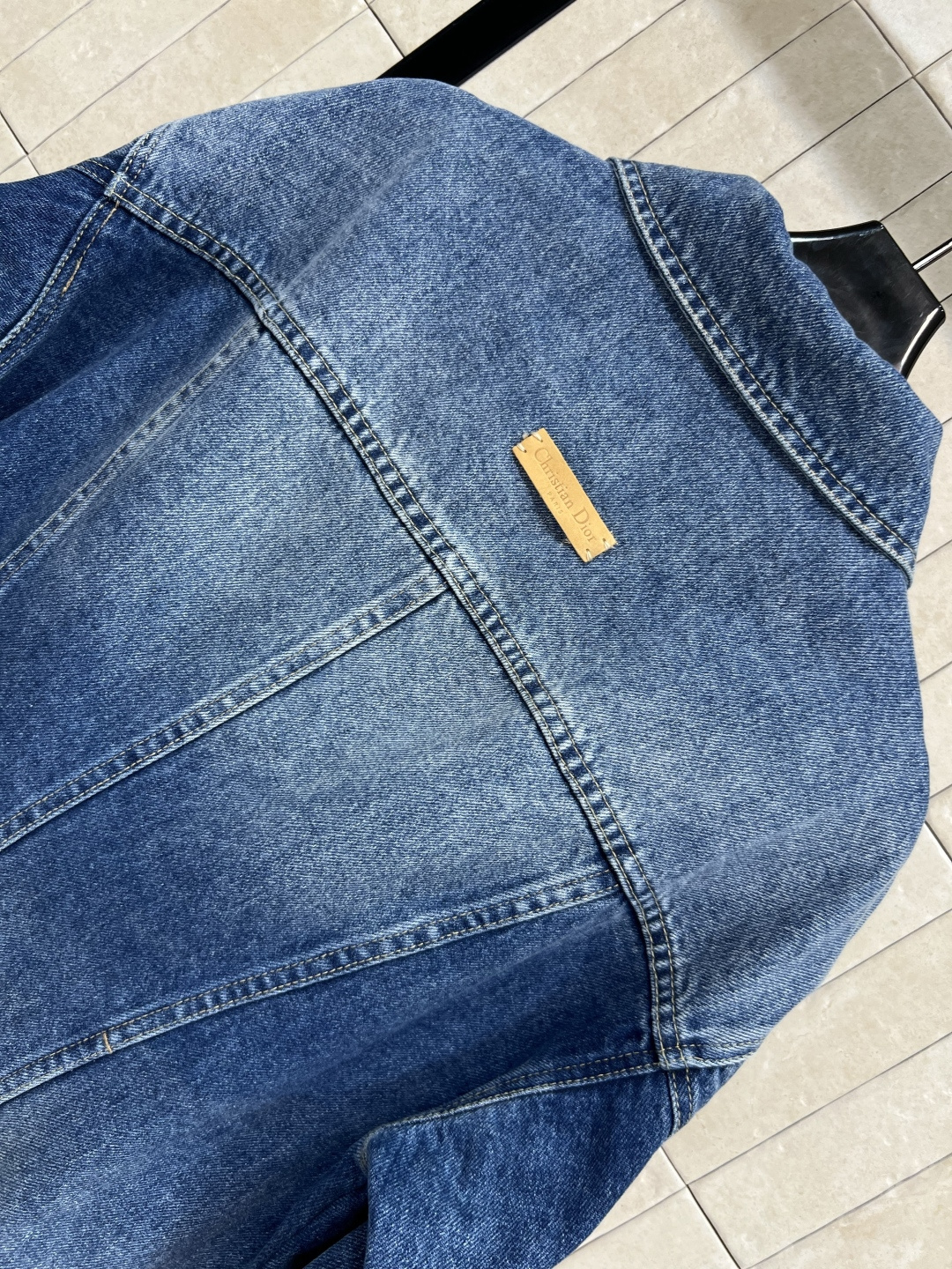 D家 25早秋新款 牛仔修身夹克外套 翻领修身立领剪裁 上身帅气百搭又显瘦 原版开发logo纽扣配件 里