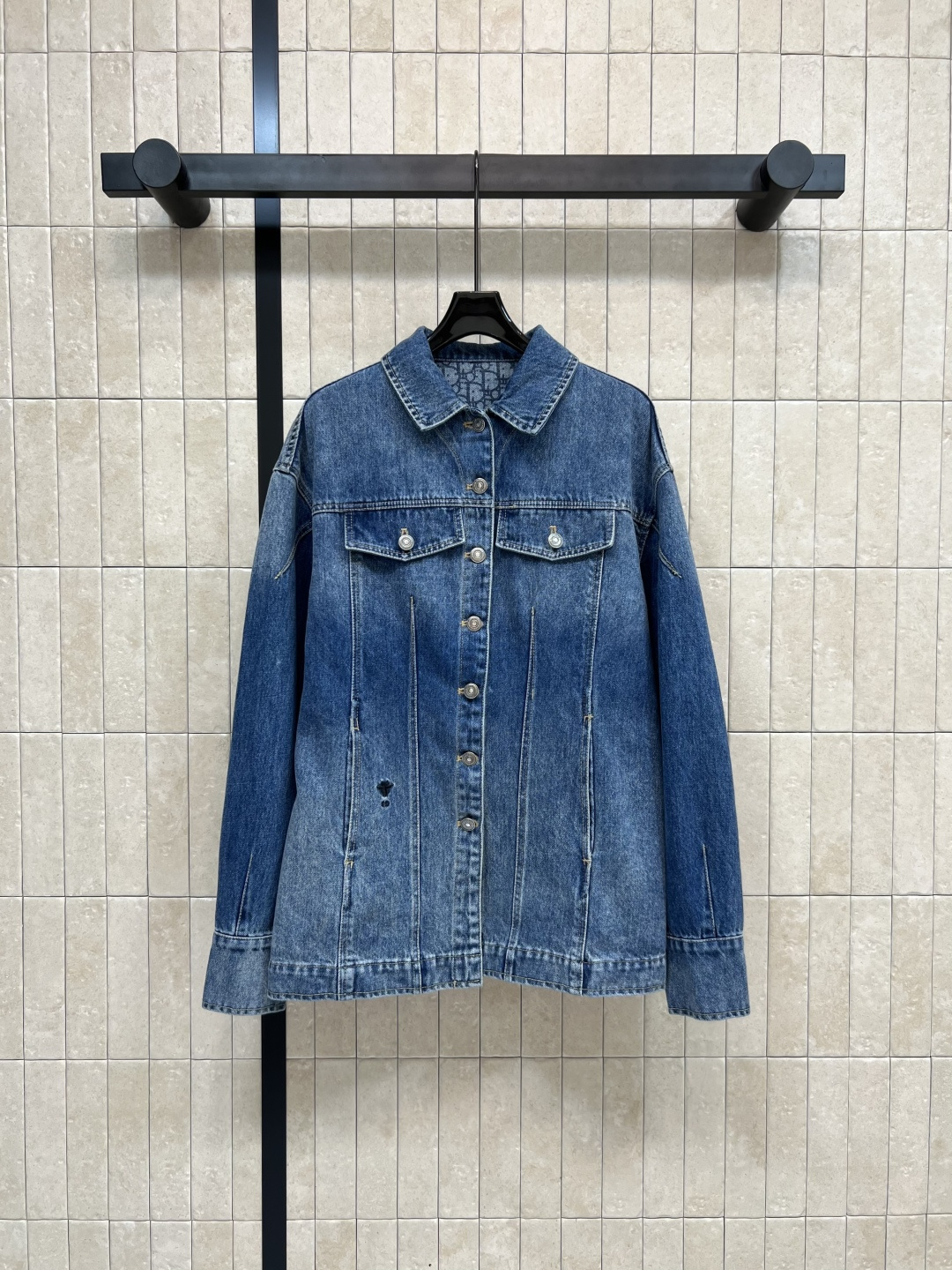 D家 25早秋新款 牛仔修身夹克外套 翻领修身立领剪裁 上身帅气百搭又显瘦 原版开发logo纽扣配件 里