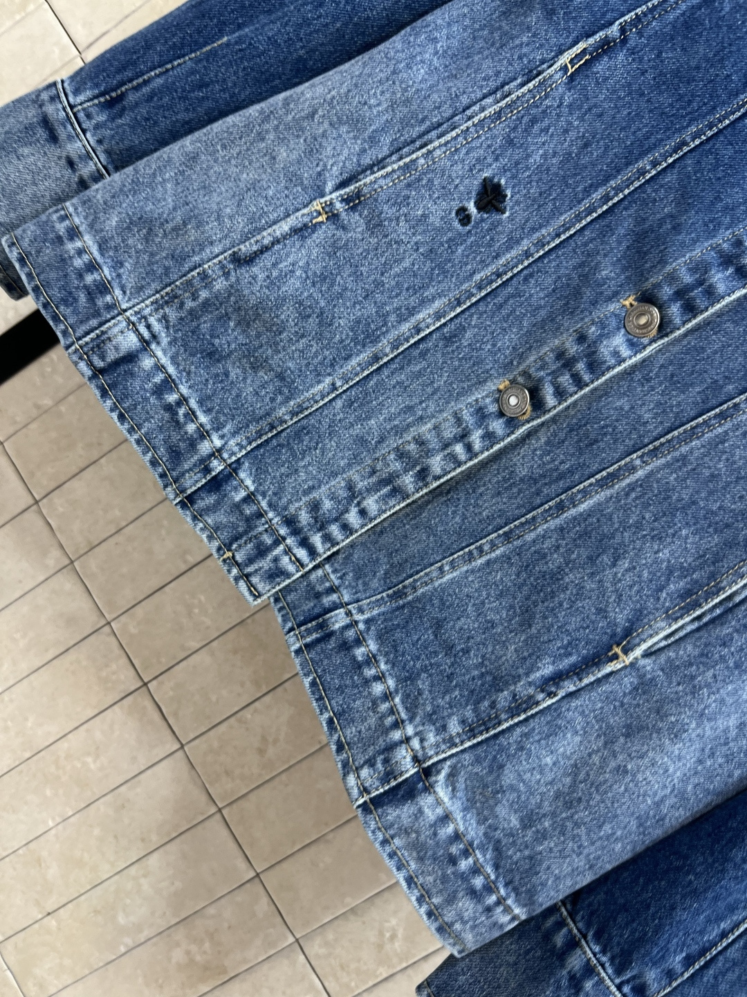 D家 25早秋新款 牛仔修身夹克外套 翻领修身立领剪裁 上身帅气百搭又显瘦 原版开发logo纽扣配件 里