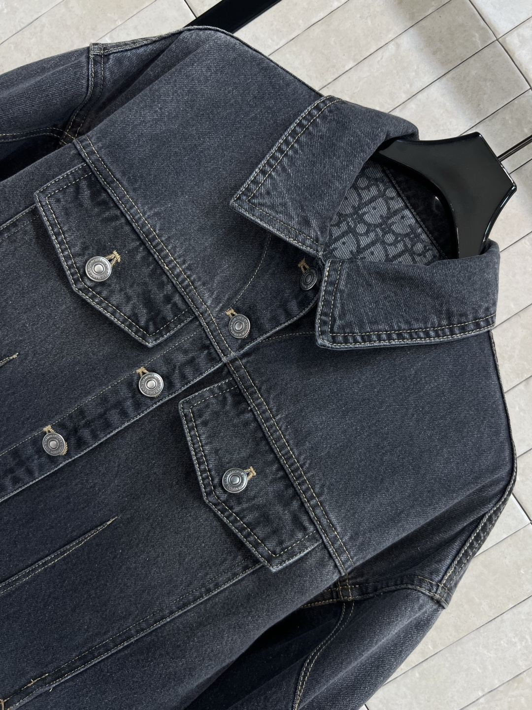 D家 25早秋新款 牛仔修身夹克外套 翻领修身立领剪裁 上身帅气百搭又显瘦 原版开发logo纽扣配件 里