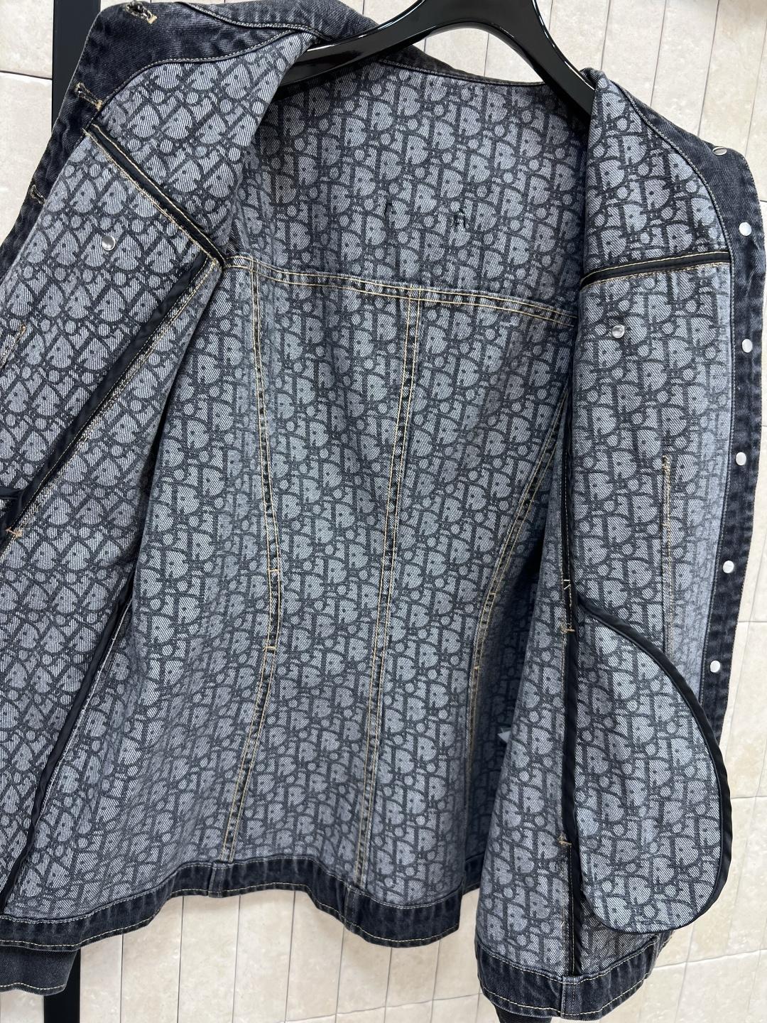 D家 25早秋新款 牛仔修身夹克外套 翻领修身立领剪裁 上身帅气百搭又显瘦 原版开发logo纽扣配件 里