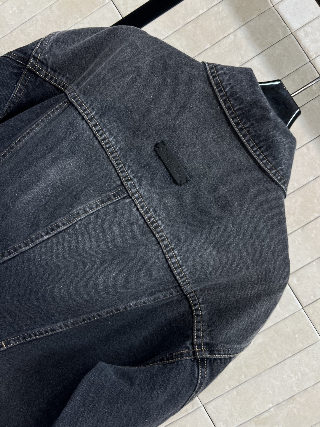 D家 25早秋新款 牛仔修身夹克外套 翻领修身立领剪裁 上身帅气百搭又显瘦 原版开发logo纽扣配件 里