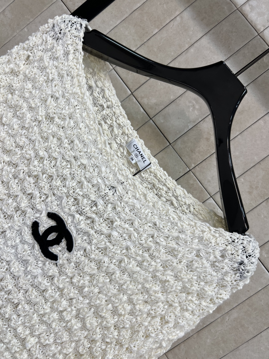 小香家 25早秋新款 腰带装饰针织罩衫 中间大logo点缀 1秒的吸睛抢镜 配送腰带收腰 简约又大牌  