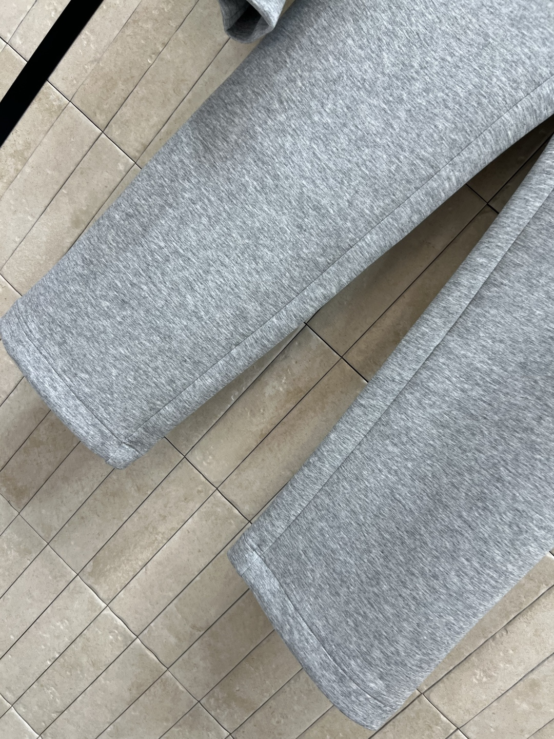 PD家 25早秋新款 三角标时髦休闲套装 连帽廓形短款卫衣+高腰卫裤 绝绝子一套搭配 经典三角标点辍 条