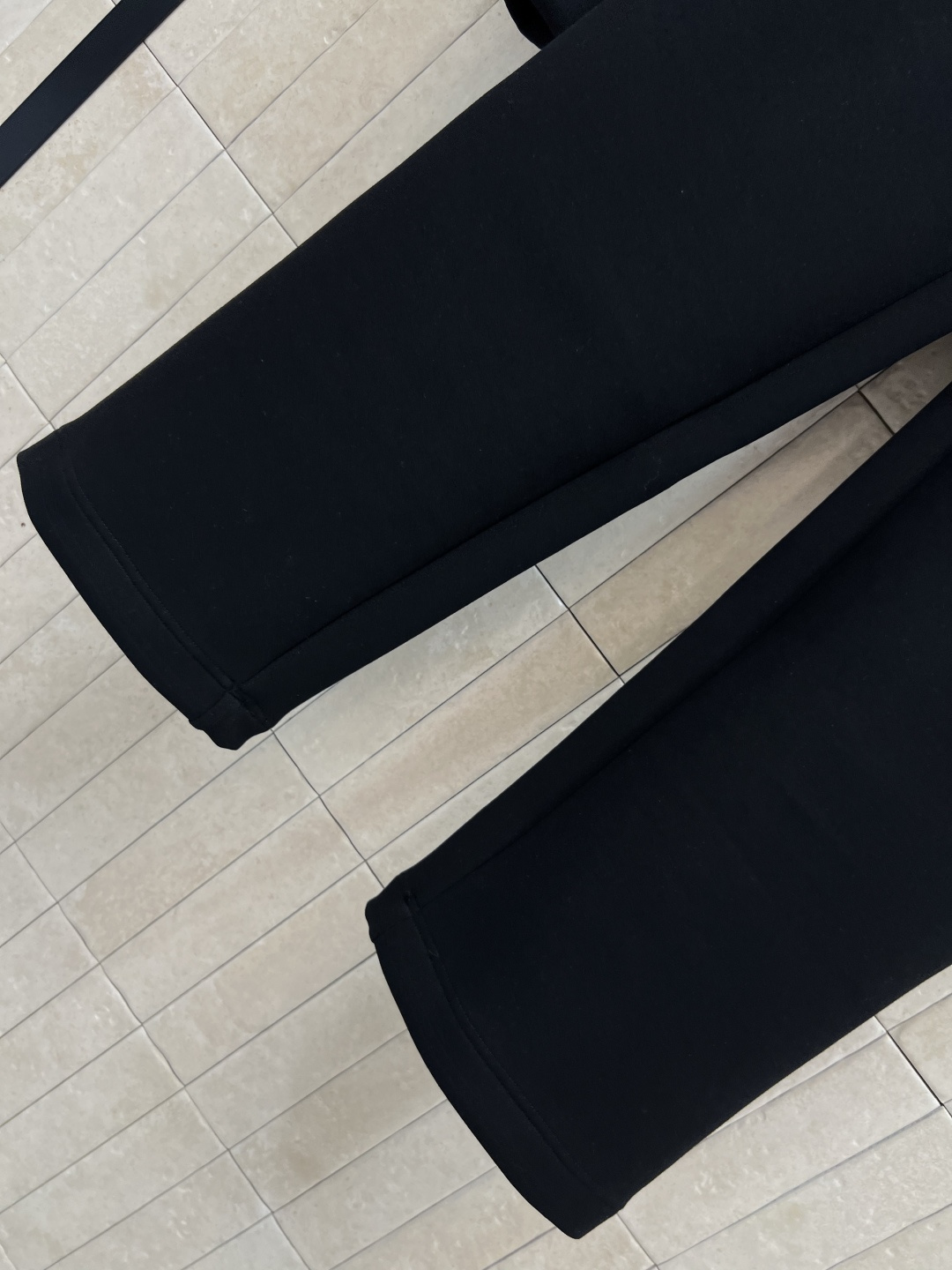 PD家 25早秋新款 三角标时髦休闲套装 连帽廓形短款卫衣+高腰卫裤 绝绝子一套搭配 经典三角标点辍 条