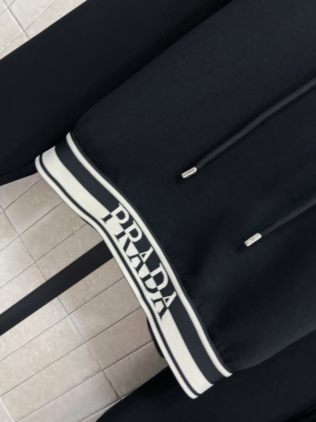 PD家 25早秋新款 三角标时髦休闲套装 连帽廓形短款卫衣+高腰卫裤 绝绝子一套搭配 经典三角标点辍 条