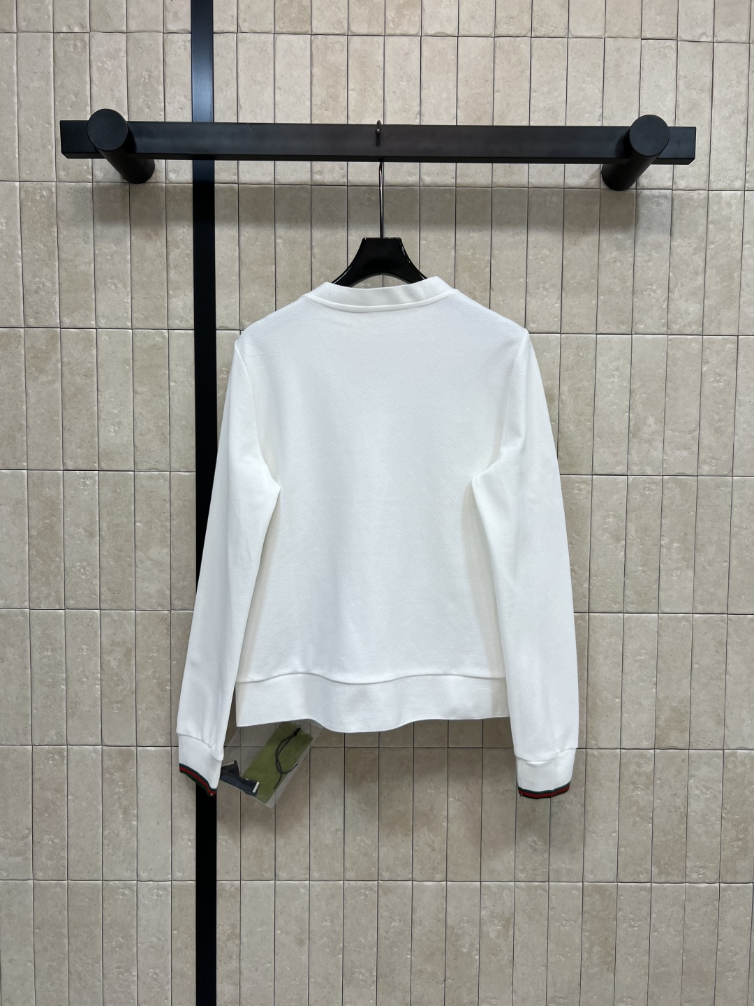 G家 25早秋冬新款 V领长袖开衫 衣袖品牌经典红绿织带 点缀大气时髦 耐看好穿 宽松的直身版型  松弛