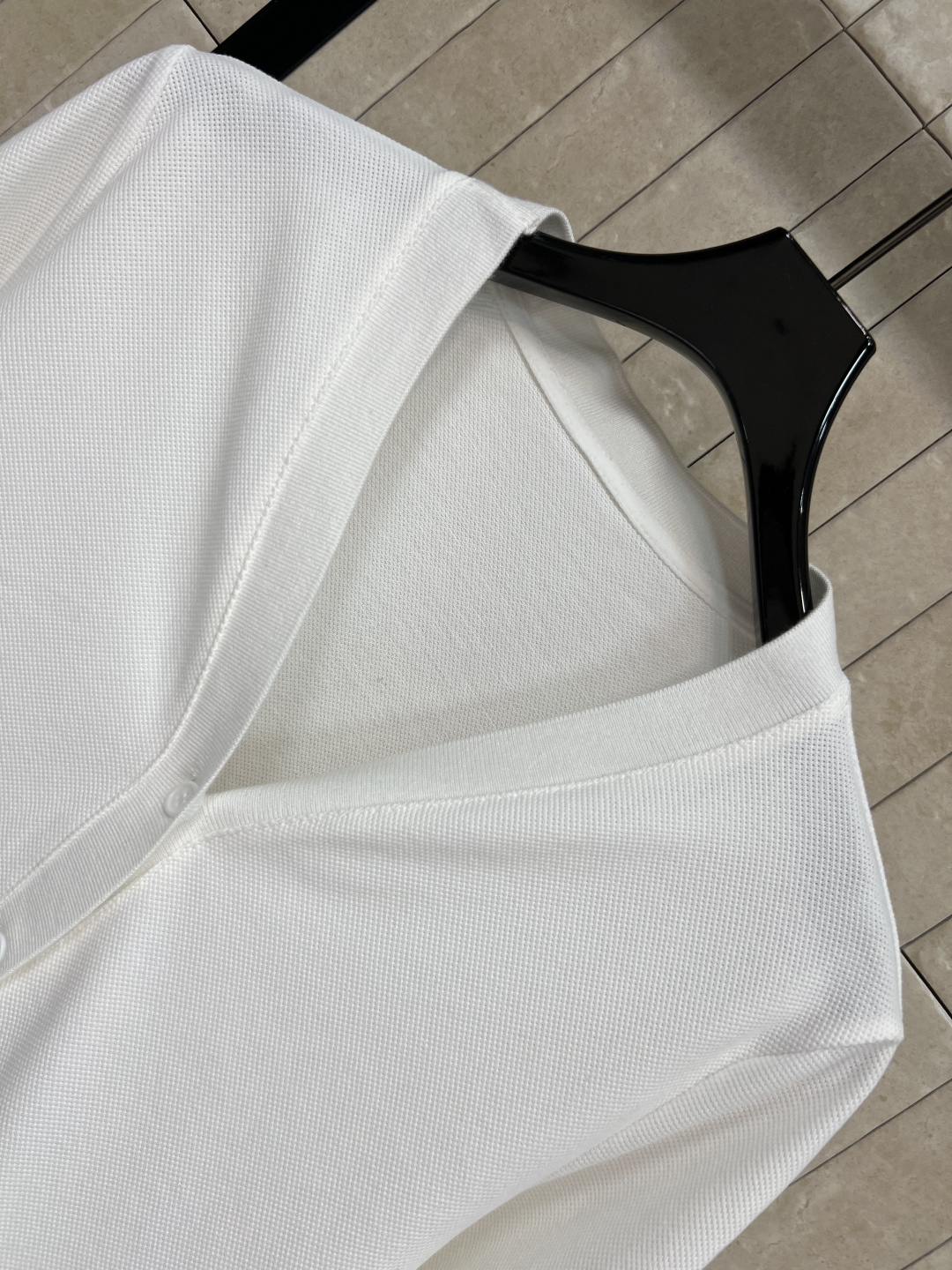 G家 25早秋冬新款 V领长袖开衫 衣袖品牌经典红绿织带 点缀大气时髦 耐看好穿 宽松的直身版型  松弛